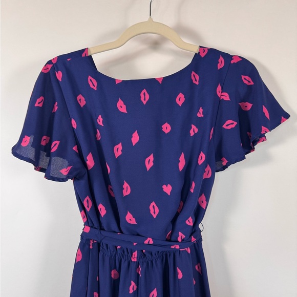 ModCloth Fits of Bliss Flutter Sleeve Dress Womens Medium Lipstick Print Flirty - Picture 9 of 15